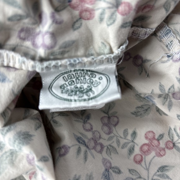 Laura Ashley Floral Queen Fitted Sheet 100% Cotton Bedding 90's Traditional - Picture 4 of 8